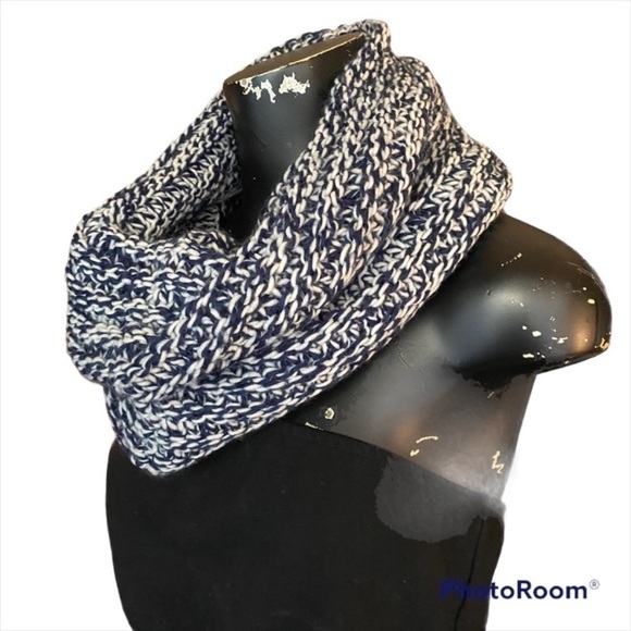 2 pc set Scarves Blue Long, Blue Gray heavy weight and Blue Chunky Infinity - Picture 6 of 9